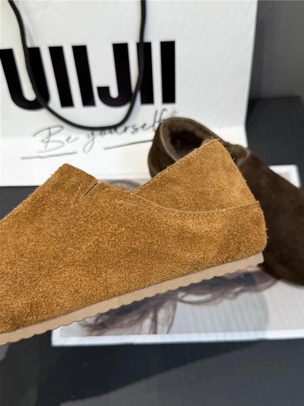Lockige Flachschuhe aus Lammwollfell, Damen-Baumwollschuhe, warme Winter-Slipper, Damen-Loafer mit Gürtelschnalle, Woll-Mokasins, Damen-Fellstiefel. – Detail 9