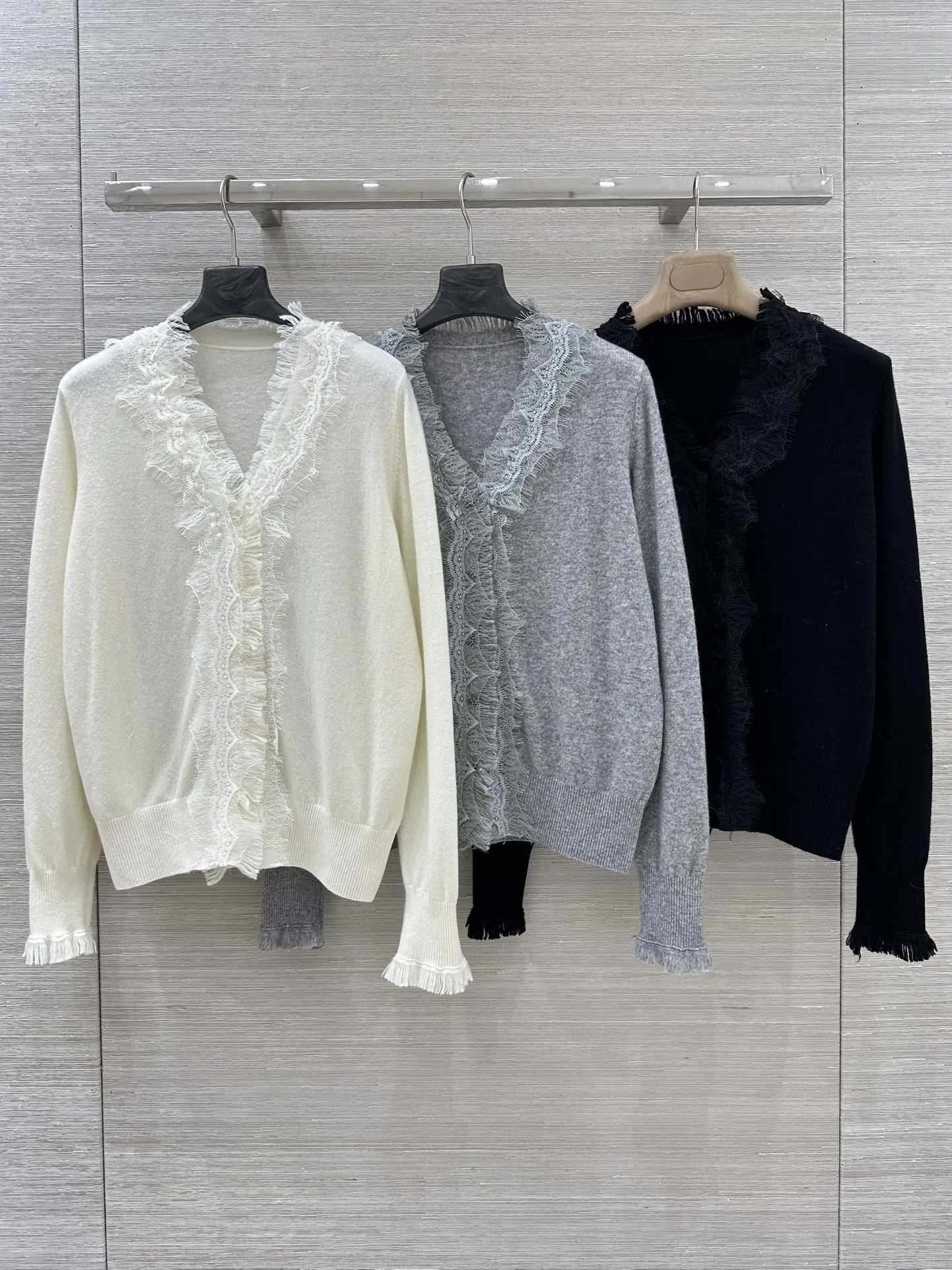 

Новый женский кардиган из 100% шерсти с кружевными вставками, V-образным вырезом, длинными рукавами и однобортной застежкой, элегантный, весна 2026