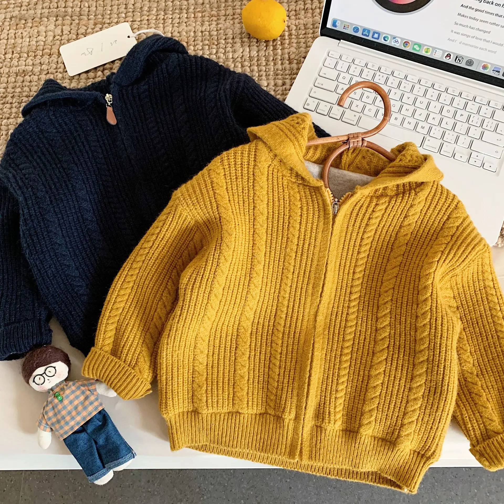 Children's sweater 2026 winter new boys' Fried Dough Twists plush hooded knitting cardigan baby coat