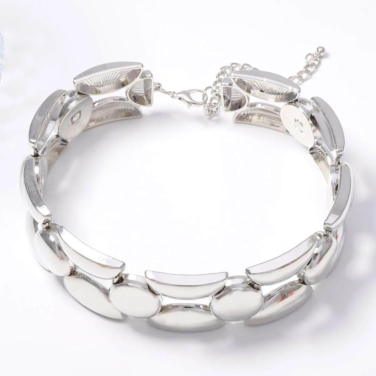 Auffällige, klobige Gold-Choker-Halskette für Frauen, geometrische Metallhalsketten, Statement-Schmuck, Halsaccessoires 2026 – Detail 4