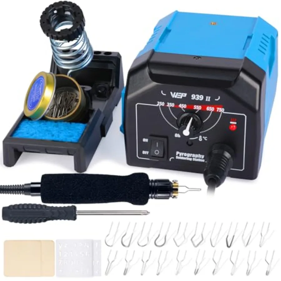 

Пирографическая станция 939-II, набор для выжигания по дереву 32-в-1 с 20 насадками для выжигания, удобная ручка-ножовка с 2 трафаретами для букв и цифр, 2 заготовки для выжигания.