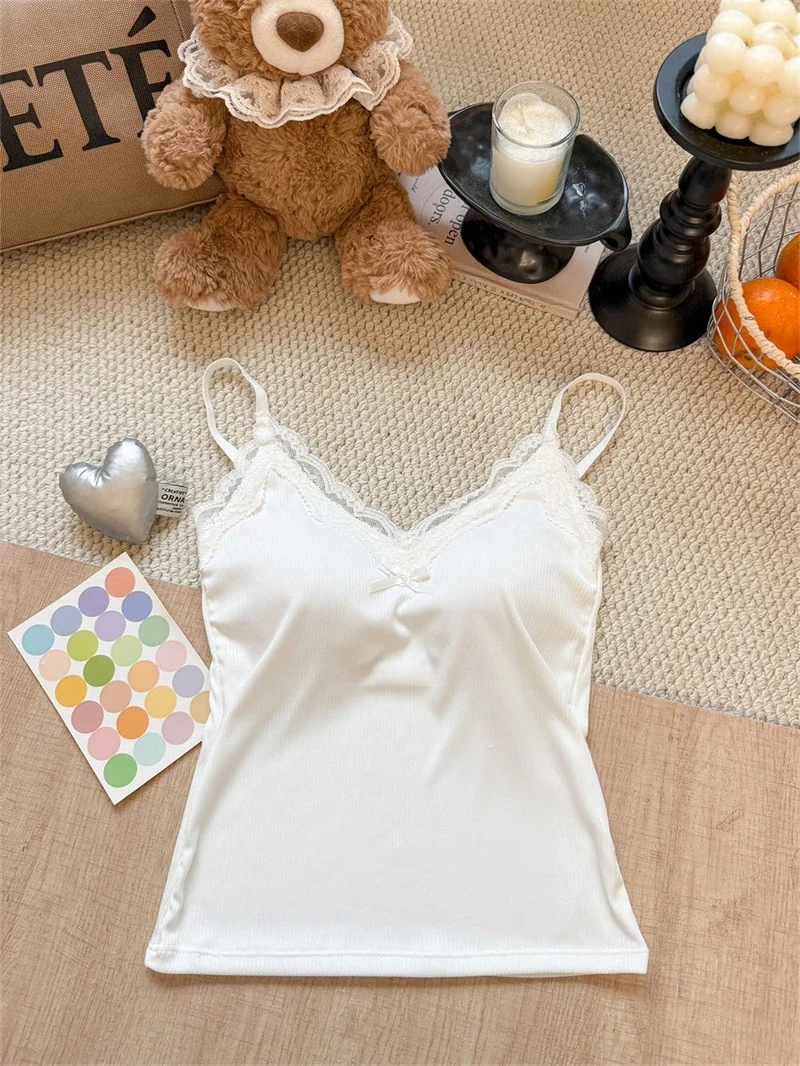 Spaghetti-Träger-Camisole 2026 Sommer Spitze Geripptes Damen-Tanktop mit integrierten BH-Pads, schmal geschnittenes Crop-Top für Innen- und Außenbekleidung – Detail 11