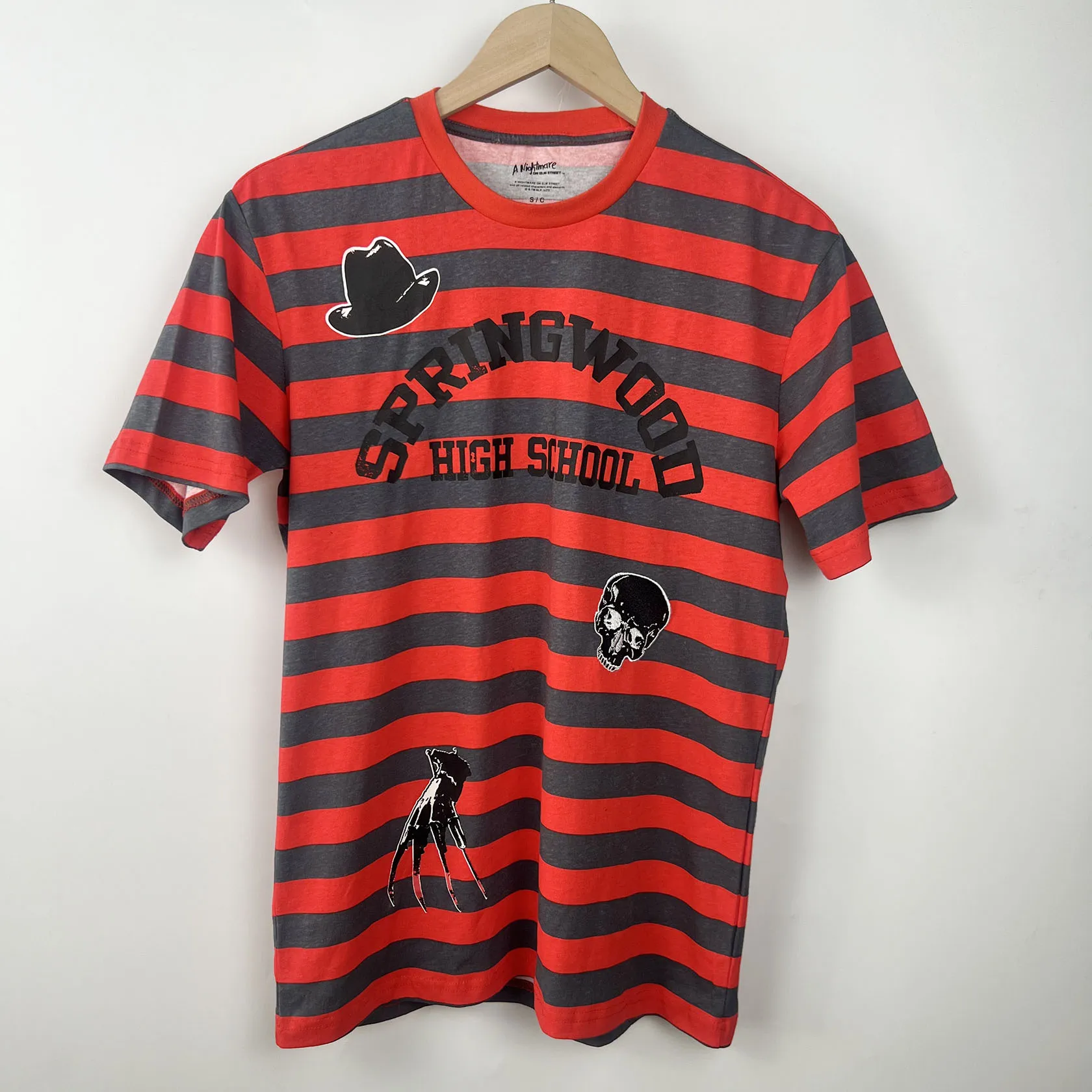 Camiseta Clássica Cosplay Franzi com Listras Vermelhas e Cinzas, Gola Redonda, Manga Curta, Estilo Casal, 100% Algodão, Borda...