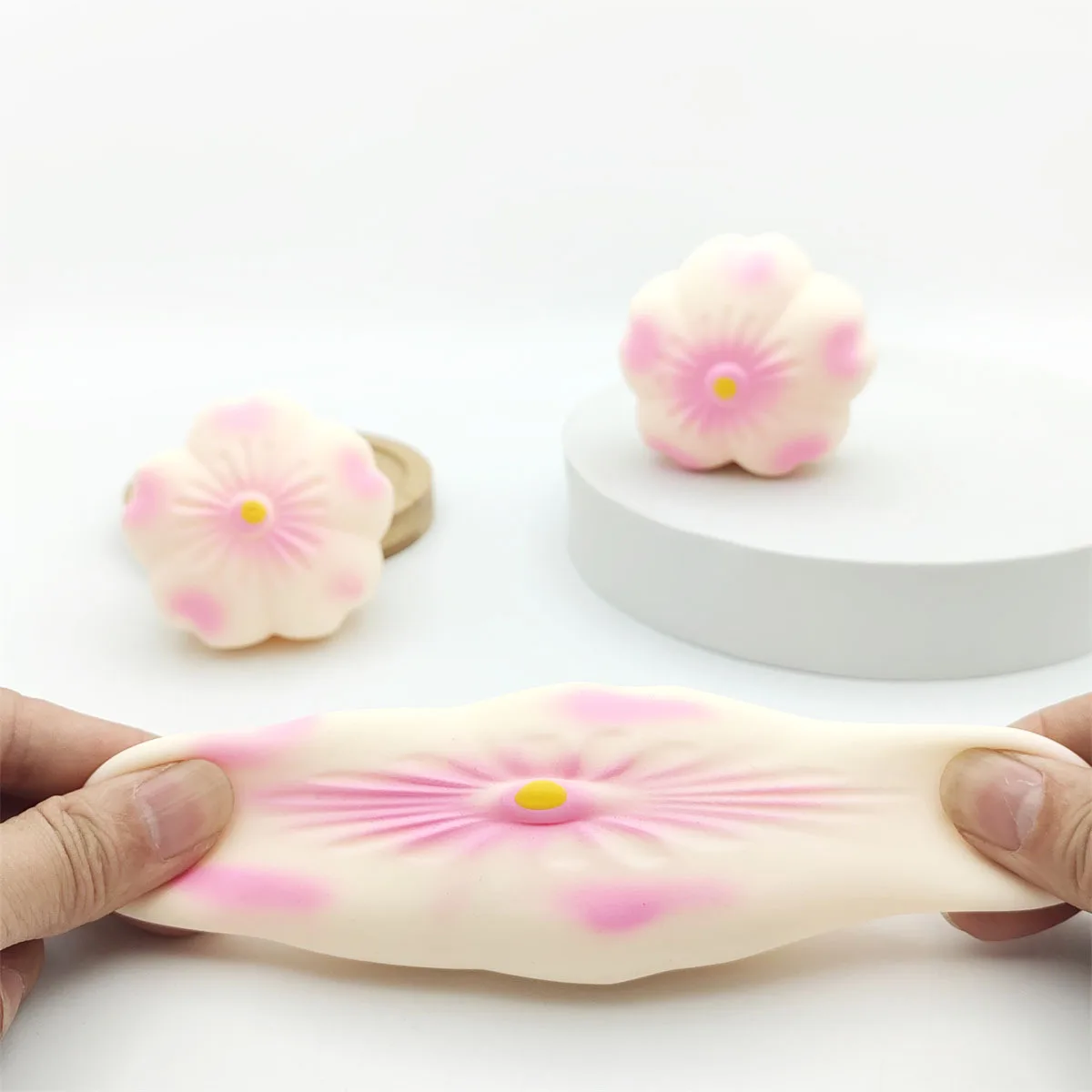 جديد ساكورا قرصة لو جديد فريد السائل ساكورا انتعاش بطيء TPR لعبة الإصدار المطاطية الناعمة بالجملة