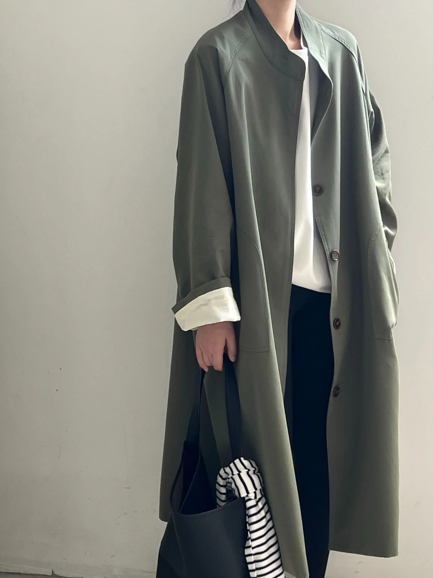 Gabardina de longitud media con cuello levantado de estilo británico para mujer en otoño e invierno 2025, nuevo abrigo informal y de alta gama