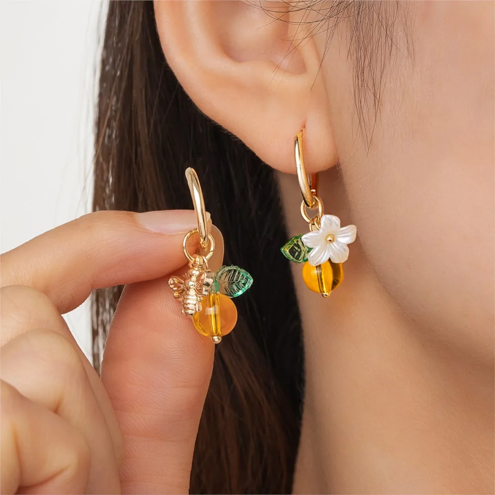 Fashionable Orange Fake Fruit Honey Bee Hoop Earring for Women Elegant Floral Earrings Suitable for Wearing Jewelry Gifts