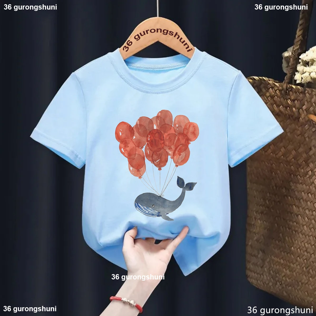 Camiseta con estampado de globo de amor de delfín para niñas y niños, ropa Kawaii para niños, camiseta de manga corta de verano, camiseta blanca/Rosa/azul/gris