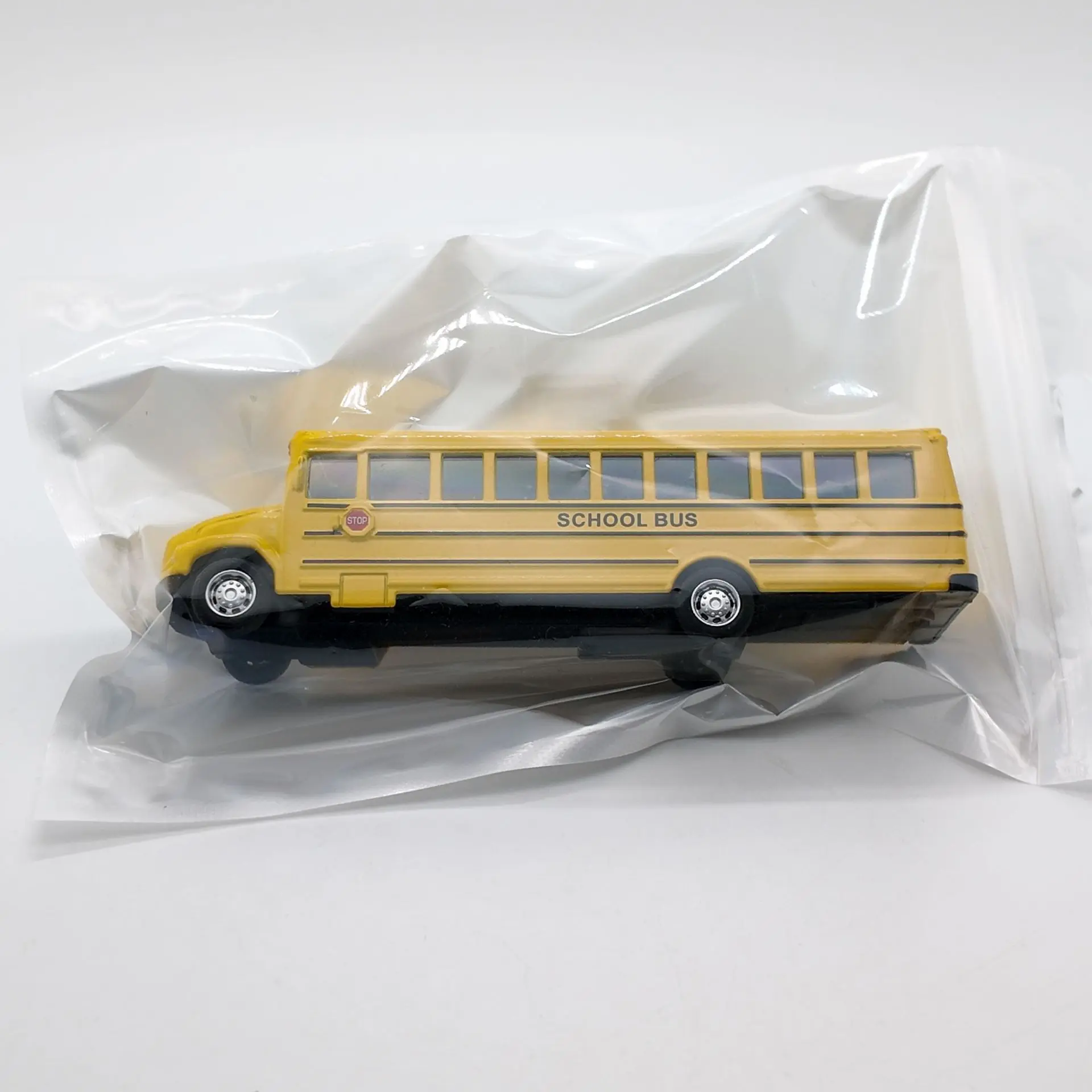 Modèle de voiture en alliage pour enfants, échelle 1:30, Bus scolaire américain, modèle de véhicule moulé sous pression, jouets de Bus scolaire à inertie créative