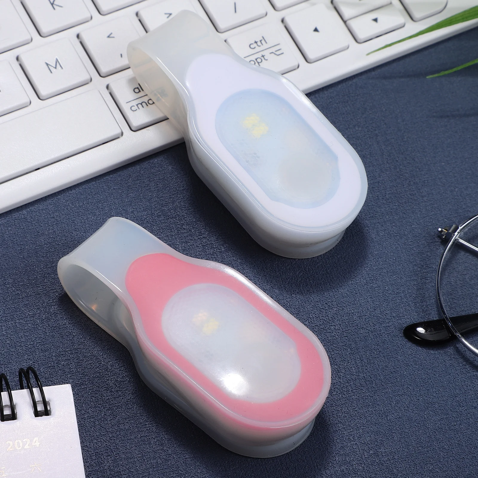 2 stuks led magnetische verlichting mini clip-on looplichten voor nachtelijk wandelen fietsen wandelen veiligheid zaklamp lichtgewicht draagbaar