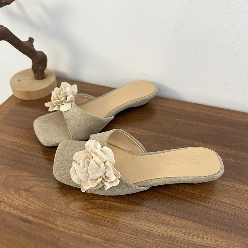 

Fashion Flower Low Heel Women Slippers Summer Outdoor Modern Slippers Square Toe Casual Slides Shoes Novelty Pull on Sandals New