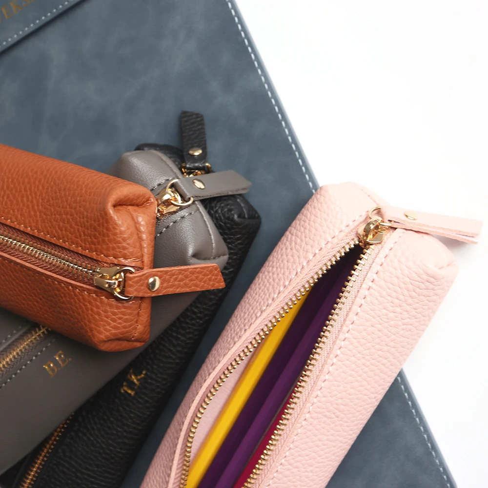 Benutzerdefinierte Name Leder Federmäppchen Business School Student Reißverschluss Stifttasche Großhandel Kosmetiktasche Aufbewahrungstasche Personalisiertes Mini-Geschenk – Detail 8