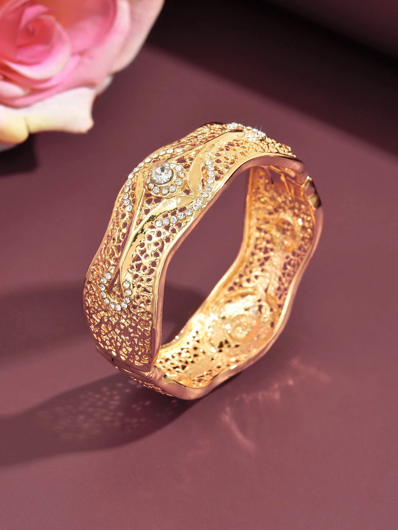 

Arabian Style Women's Gold Bracelet Daily Wedding Arm Accessory Jewelry Open Hand Bracelet for Parties And Weddings