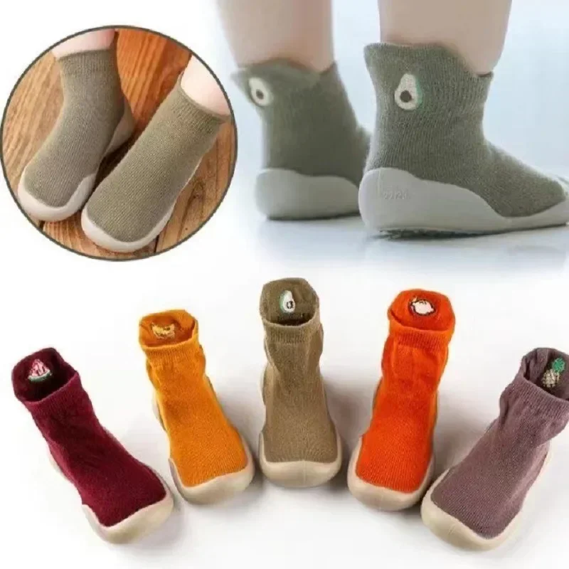 Детская нескользящая обувь для новорожденных малышей девочек хлопковые нескользящие носки для пола для младенцев мальчиков резиновая подошва Мультяшные кроссовки для помещений