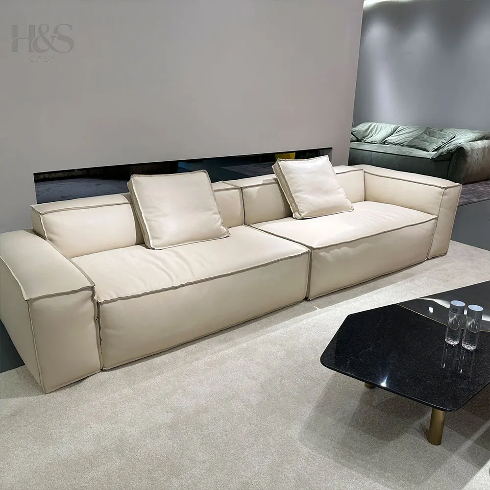 

Итальянский минималистичный кожаный диван. Простой современный дизайн с раскладывающейся функцией для небольшой гостиной или школы.