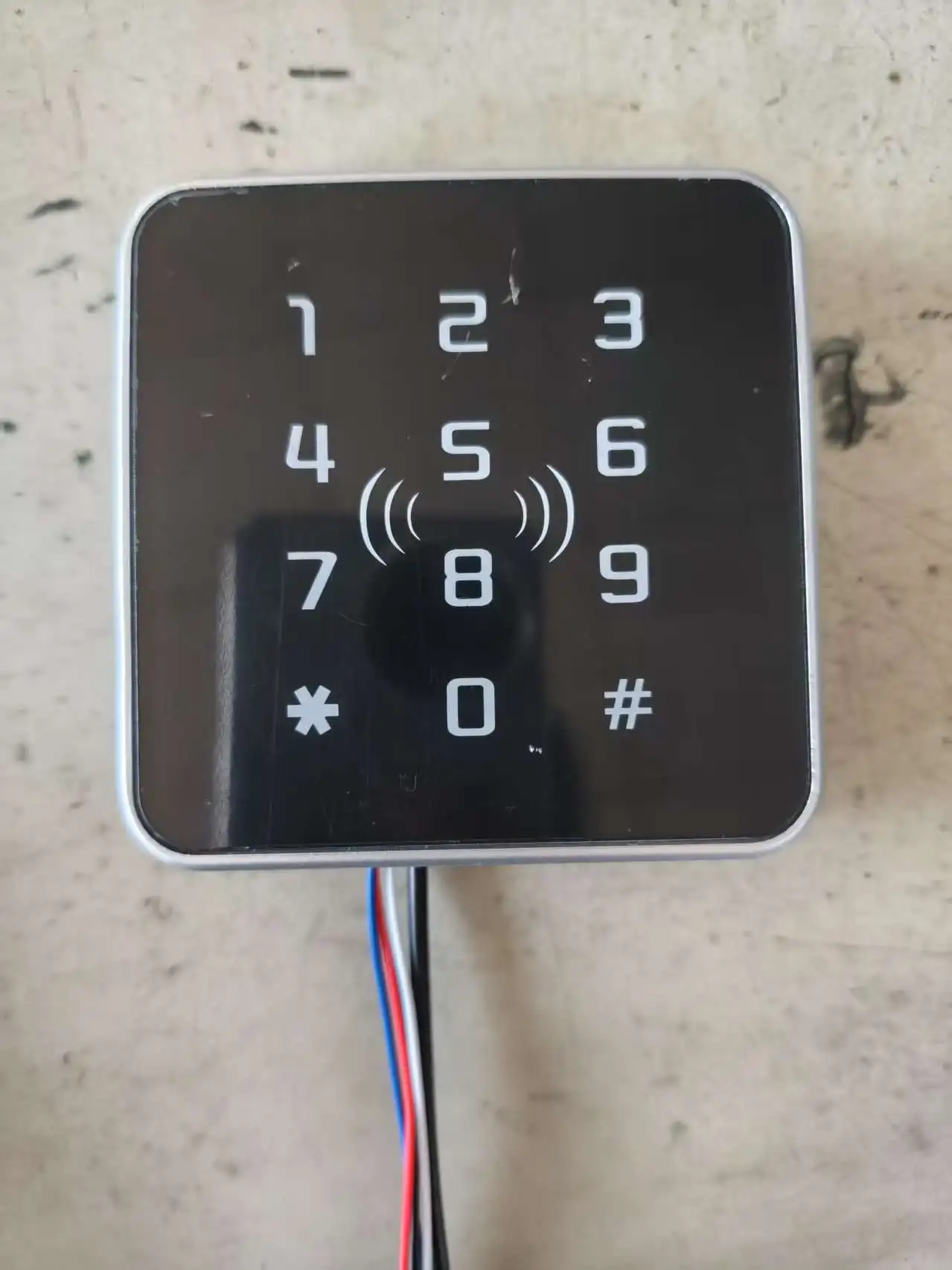 password-della-superficie-di-lettura-delle-carte-ic-dell'ascensore-e-scorrimento-delle-carte