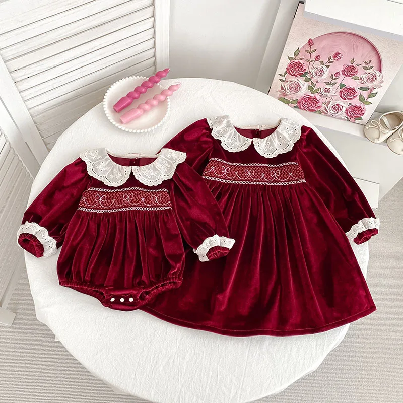 

Girls' Christmas Dress Birthday Party Kids Dresses Red Velvet Long Sleeves Smocked Embroider Baby Girl Romper Sisters Clothing