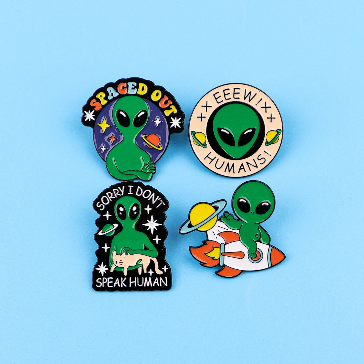 4 pz Carino UFO Alien Smalto Spille Distintivi Del Fumetto sullo Zaino Spille da Donna Cappello Spille Accessori Cosplay Giocattoli Regali