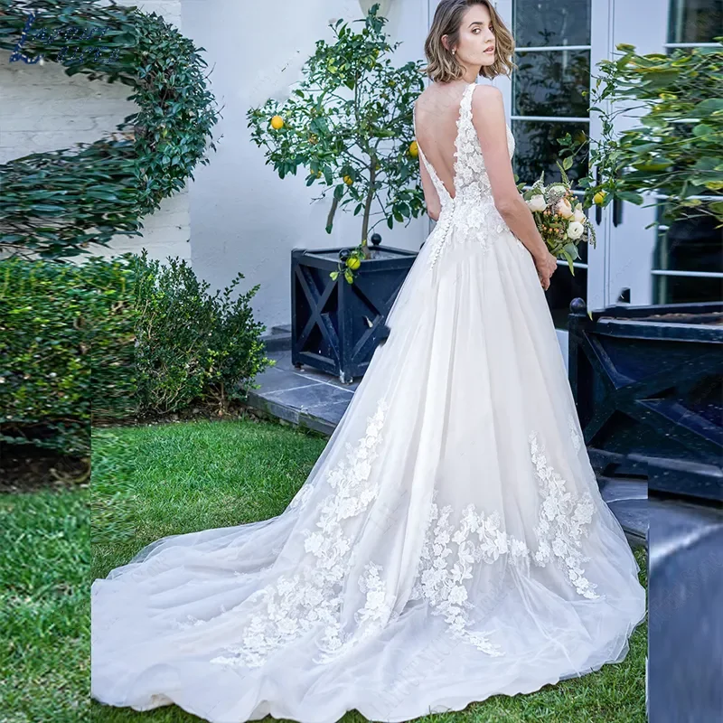 Elegant A Line Long Wedding Dresses Appliqued Open Back Long Boho Beach Bridal Gowns Sleeveless V-Neck Bride Wear New 2024