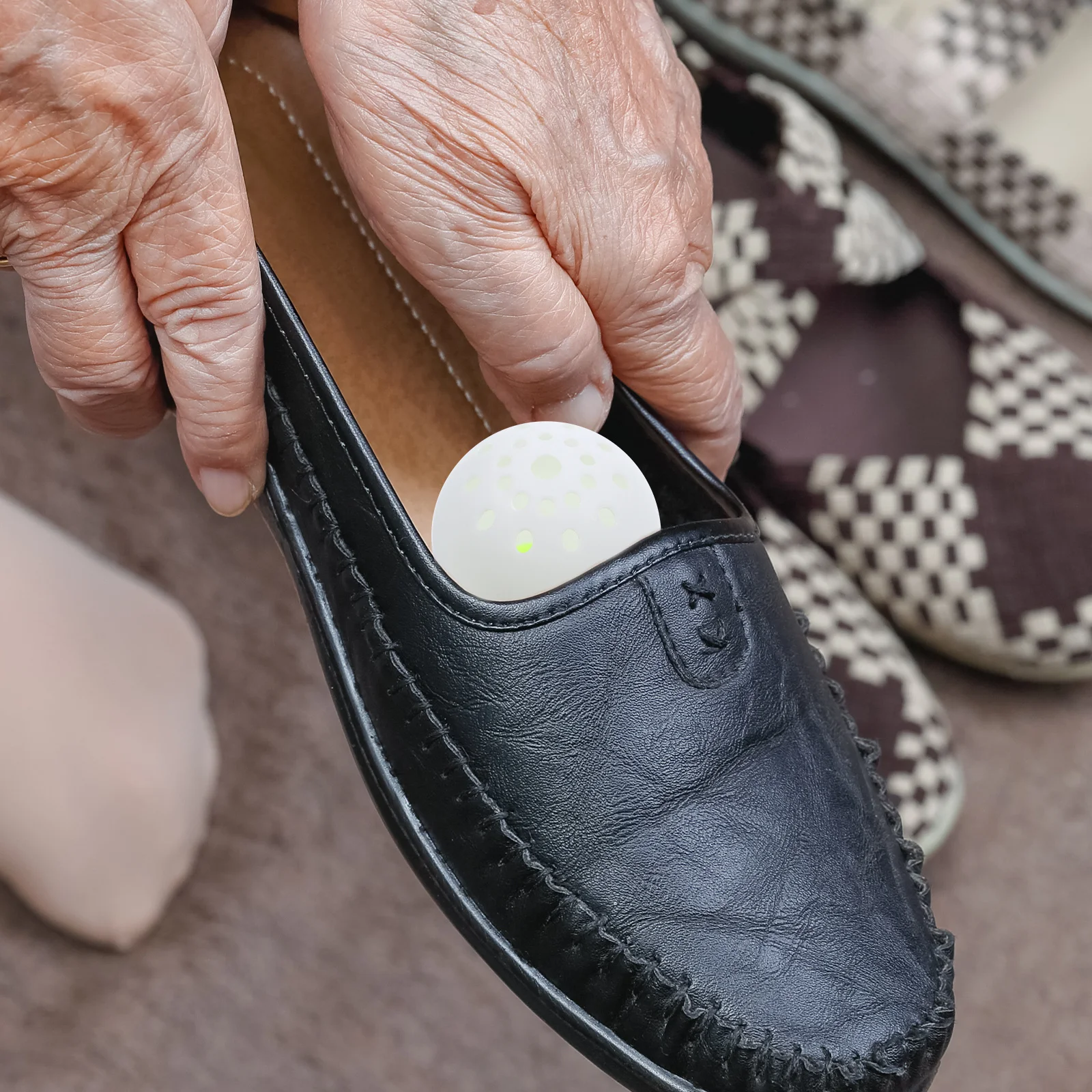 20 قطعة كرات مزيل الروائح الكريهة للأحذية مزيل الرائحة معطر صغير محمول للأحذية الرياضية حقائب الجيم كرات مزيل الروائح الكريهة للأحذية