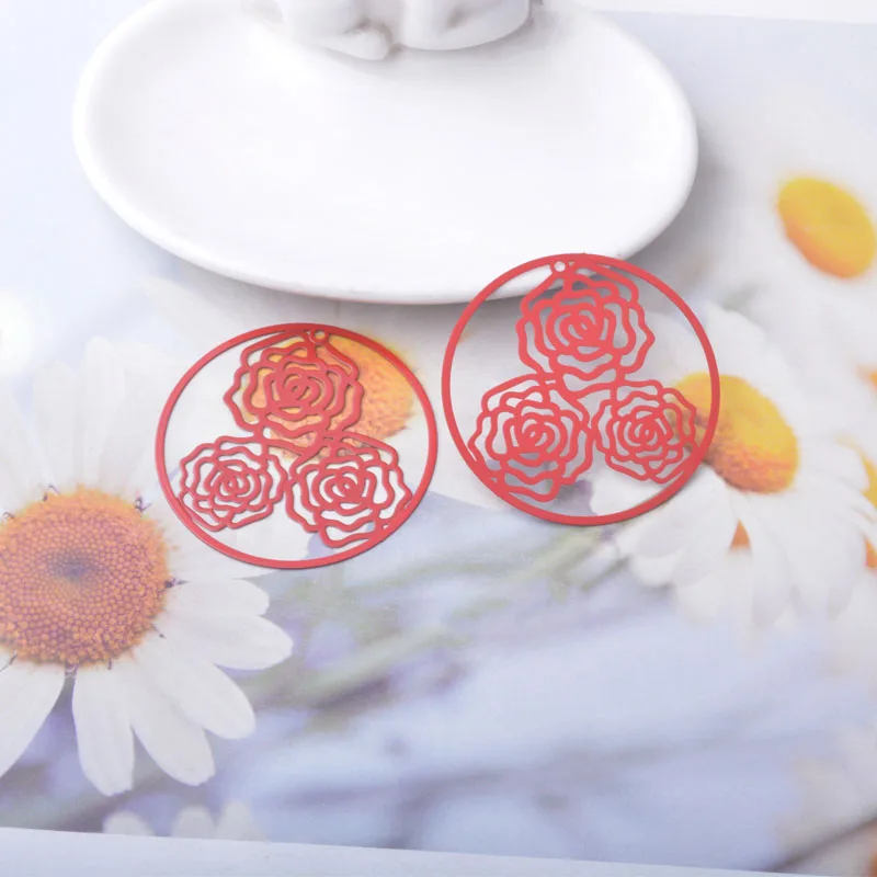 20 Stück AB932 Messing-Schmuckanhänger in Hellgolden, Große Runde Blumen-Charms, Bemalte Anhänger für DIY Damen-Ohrringe und Accessoires – Detail 15