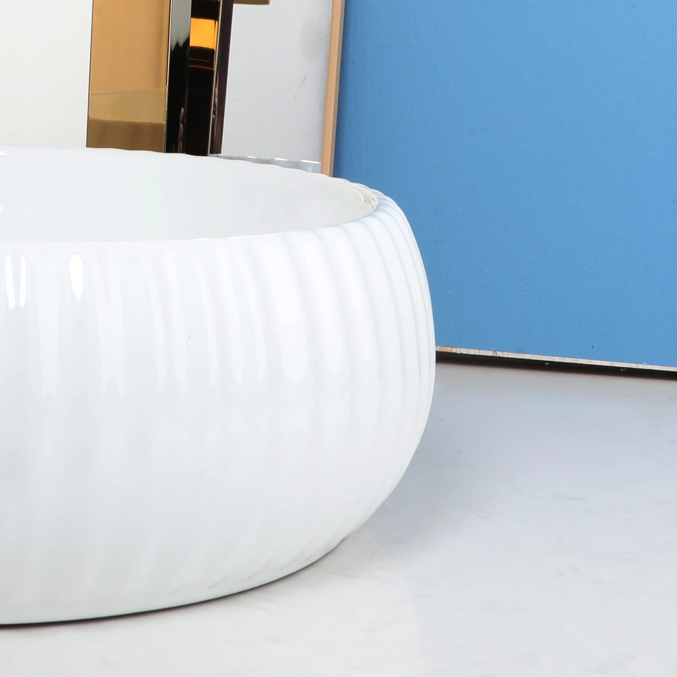 KEMAIDI White Bathroom Sink Round Bathroom Sink Ceramic Basin Bowl Sink with Gold Faucet Drain Counterop Basin Bowl For Bathroom
