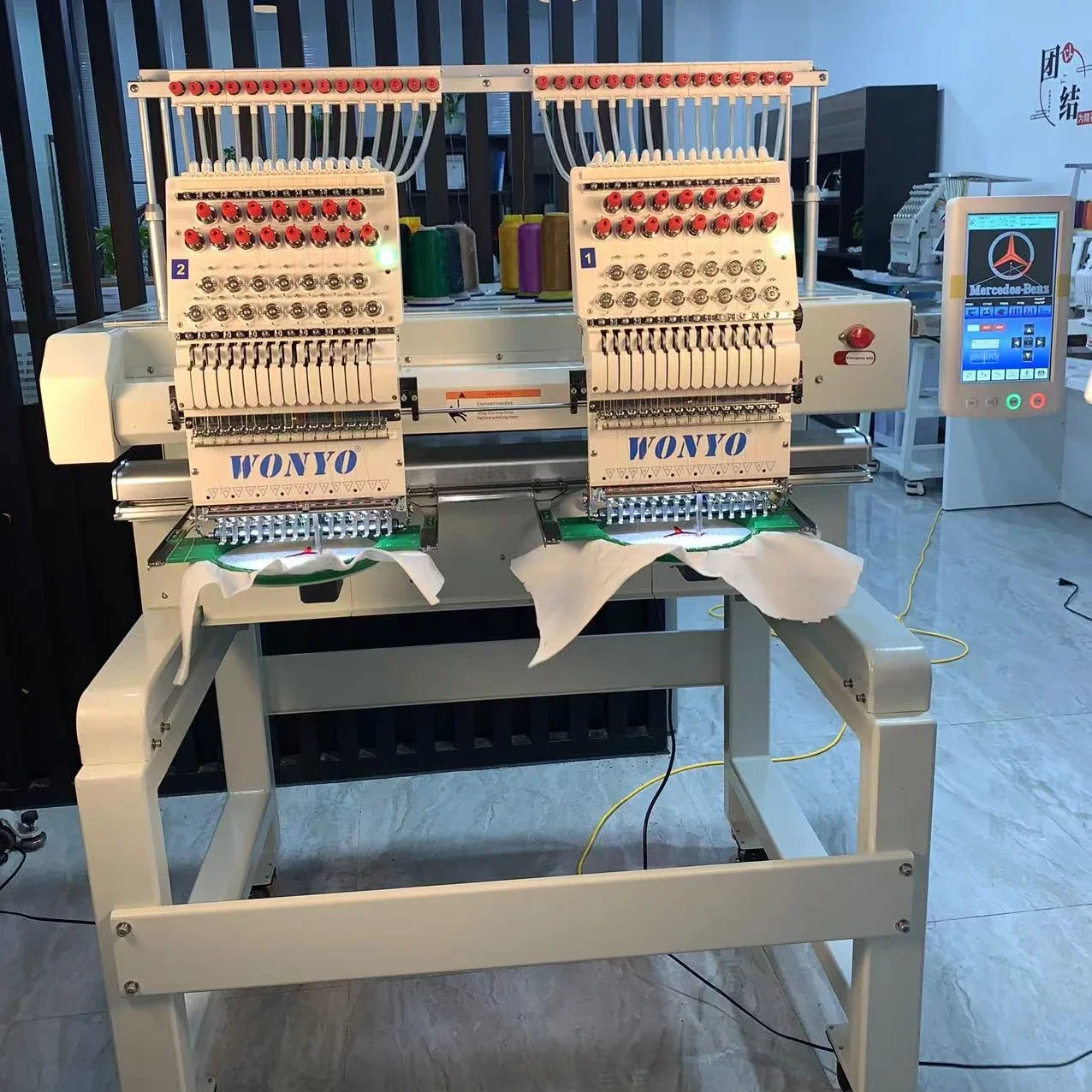КИТАЙ СДЕЛАНО WONYO WYQ-1502 ДВА головки 12/15 Иглы Плоская вышивальная машина для одежды б/у