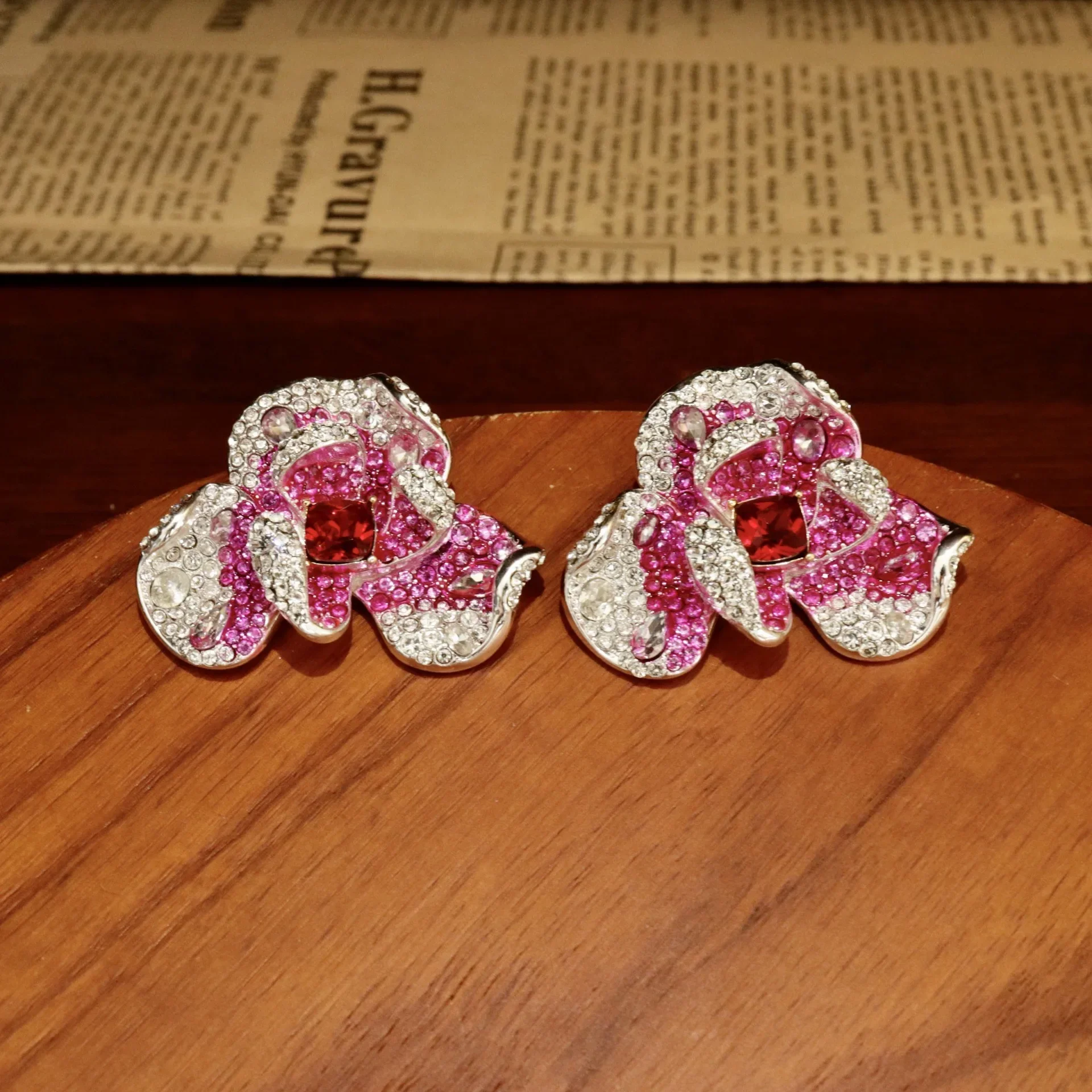 

French court style three-dimensional flower stud earrings full of rhinestones inlaid with rubies light luxury exquisite earrings