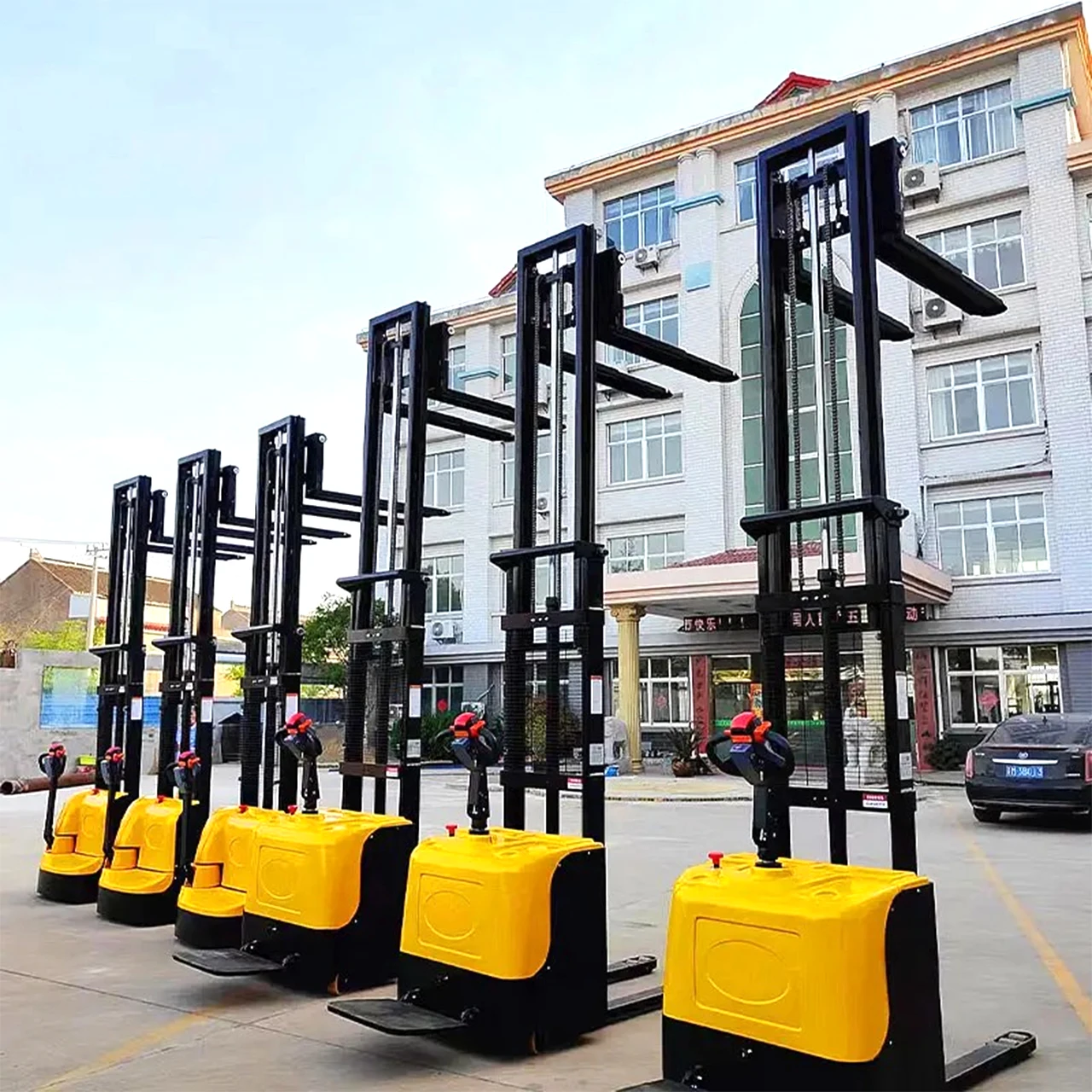 Worldwide Shipping Electric Pallet Stacker 1.5 Ton 2000 Kg Lifting Height Is Customizable Stacker Supermarket Electric Stacker