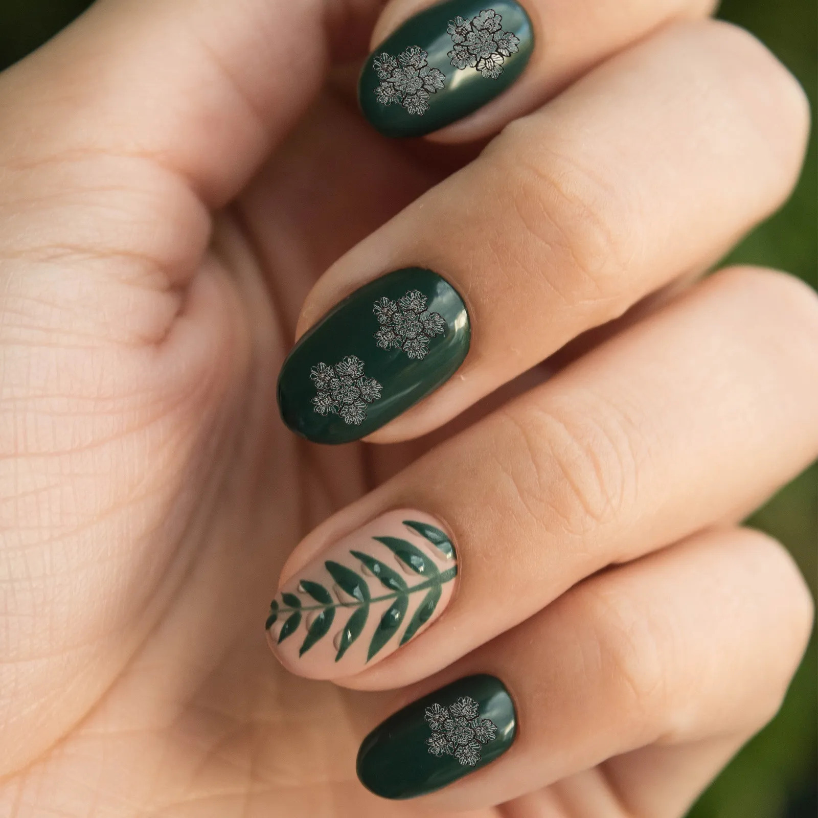 

30 рулонов наклеек для ногтей в кружевном стиле с дизайном звезд, маникюрные наклейки для женщин, украшения для ногтей своими руками, без запаха, безопасные для кожи