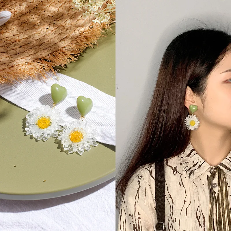 

New Retro Pastoral Style Ear Jewelry Avocado Green Earrings Small Fresh Flowers Silver Needle Earrings Earrings Girl