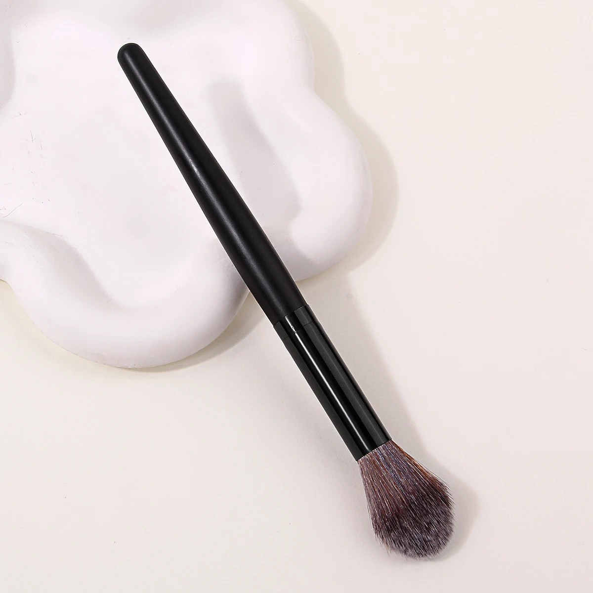 Multifunctional Flame Makeup Brush,Achieve Smooth and Natural Color Blending Effect,Practical Daily Face Cosmetic Tool