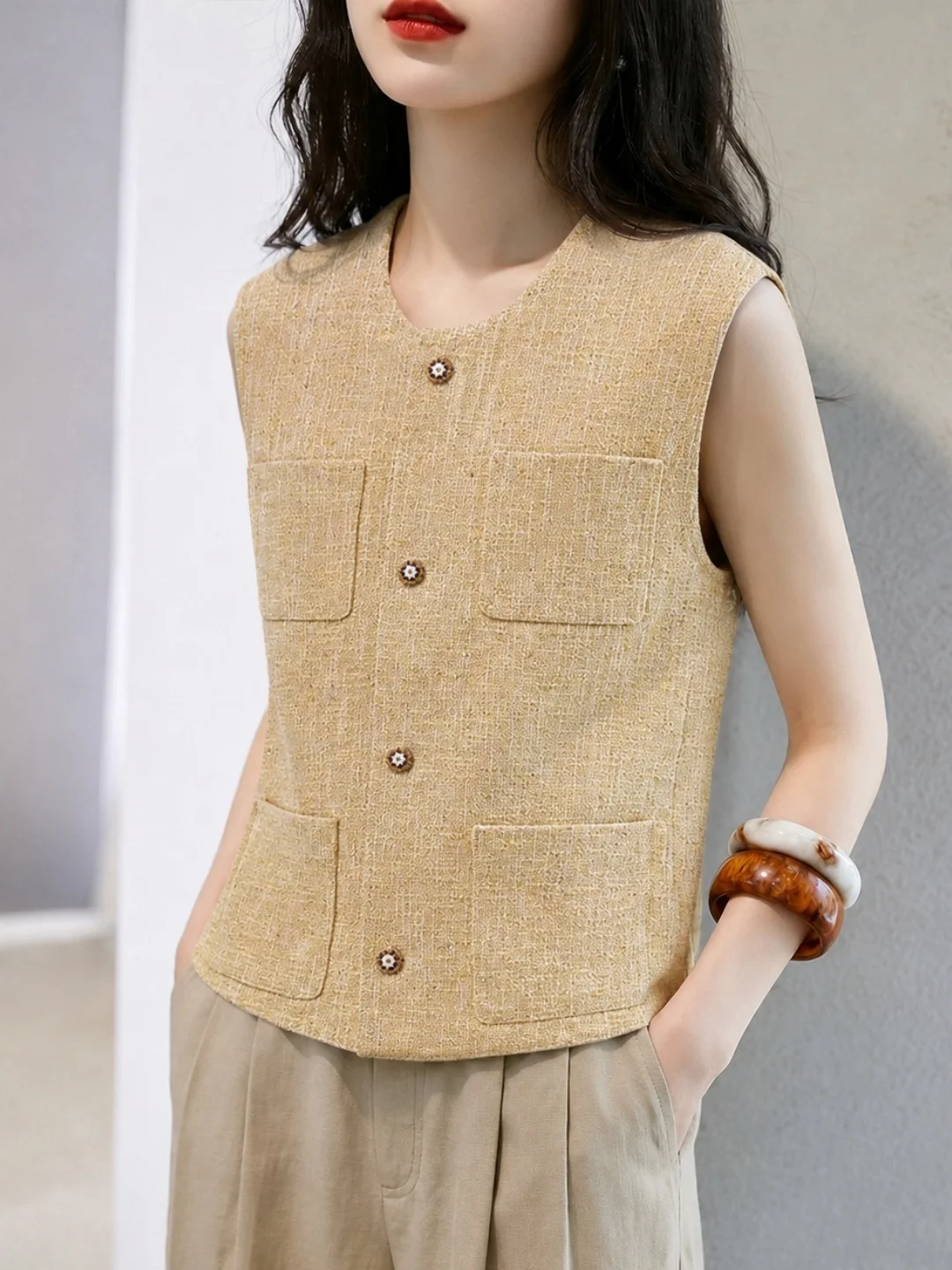 

Fashionable Commuter Style Single-Button Sleeveless Vest Women's Summer 2026 Elegant Versatile Silk Top Korean Straight Cut