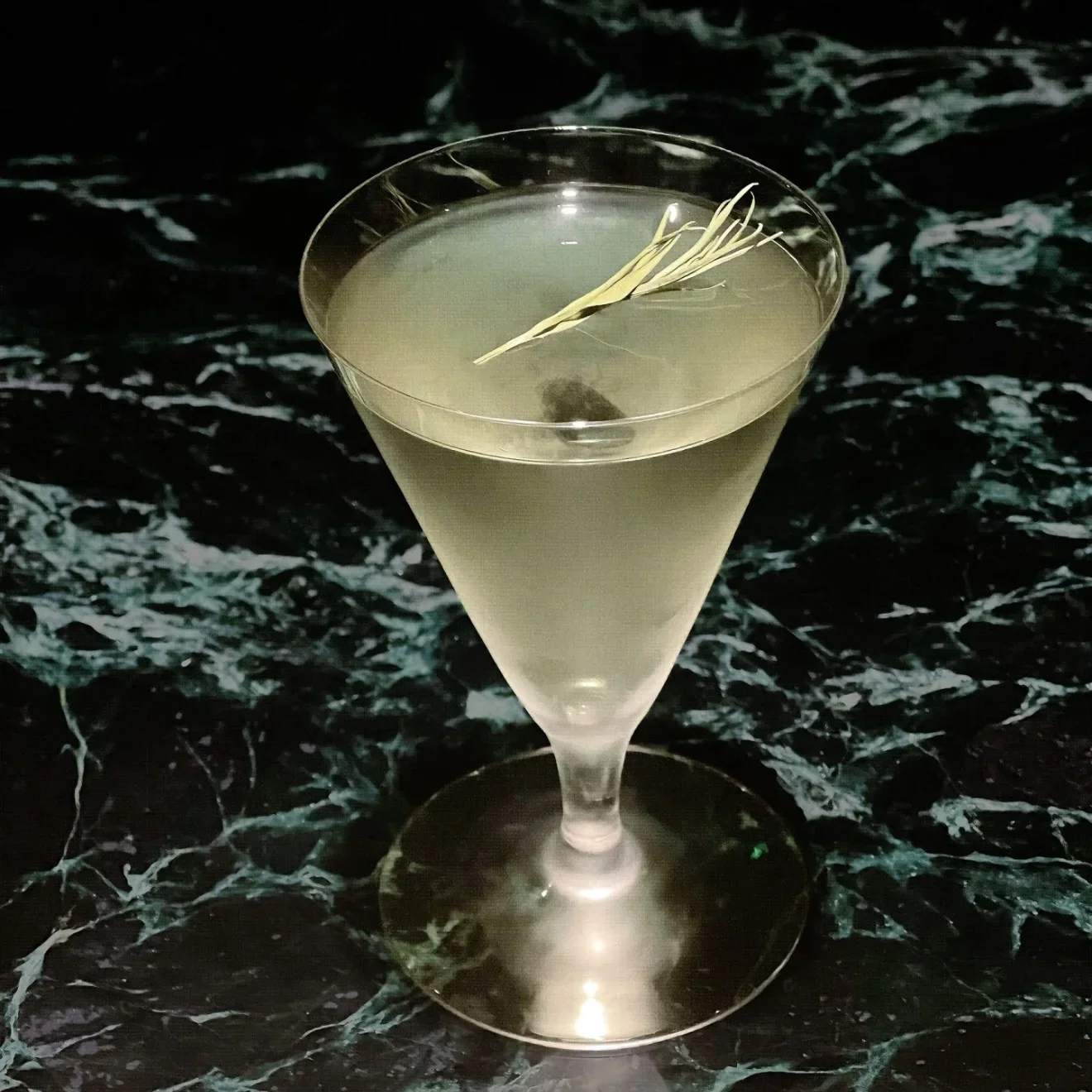 Ultra-Thin Japanese Style Conical Martini Glass Cocktail Cup High Foot Classical Mixing Glass Crystal Glass without Lead