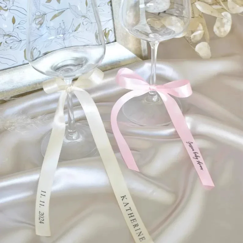 

Customized Cocktail Glass Bow Tie Ribbon Decoration High Grade Banquet Wine Glass Label Wedding Seat Card