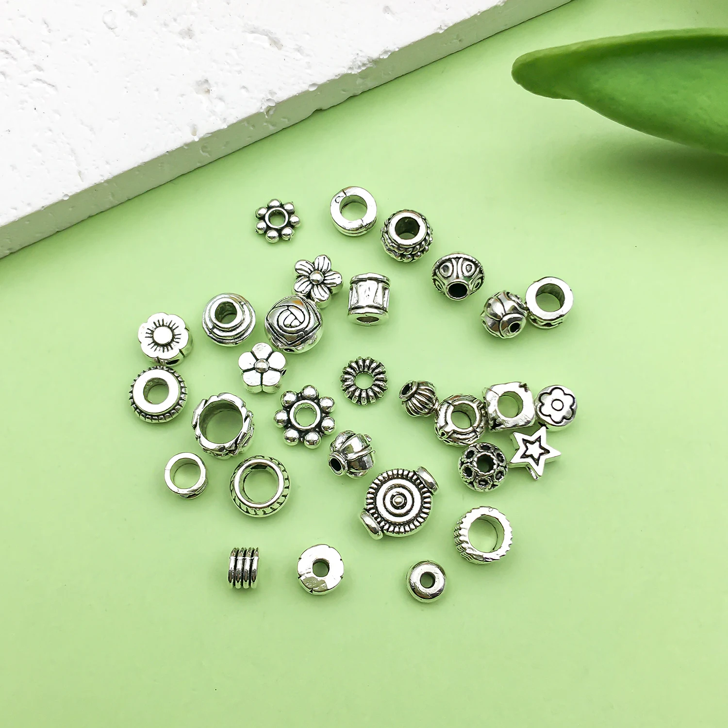 30pcs Alloy Antique Silvery Metal Beads Spacer Beads Loose Beads for DIY Bracelet Necklace Jewelry Making Accessories