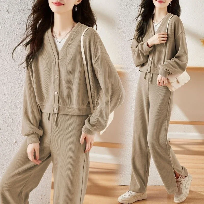 

Female Autumn Fashionable European Style Loose Look Slimmer Two Sets of Long Sleeves and Trousers Corduroy Fallow Fashion Set