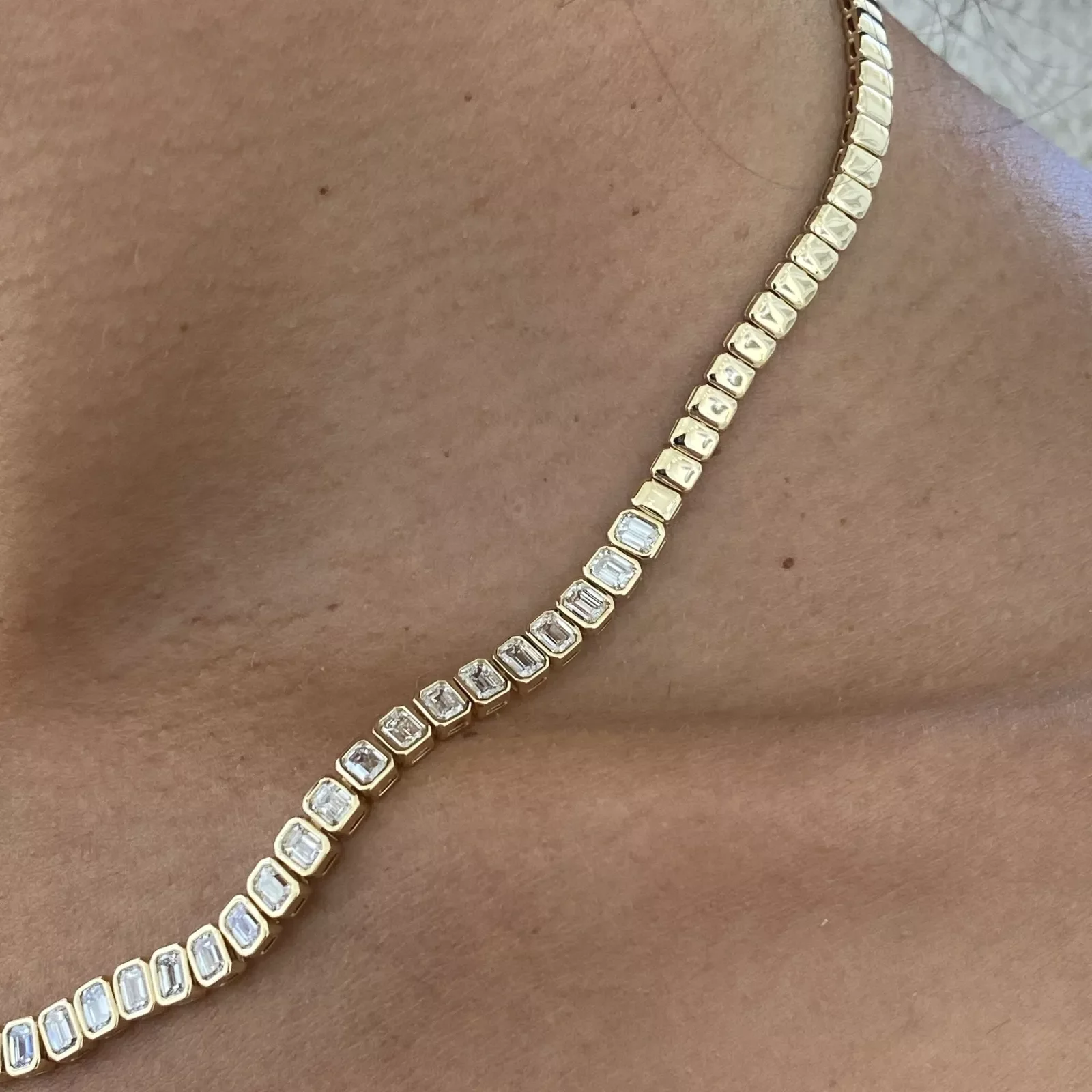 14K Yellow Gold CVD HPHT Diamond Tennis Necklace Emerald Cut DEF VS-VVS Lab Grown Diamond Bezel Setting 9.65Ctw For Lady