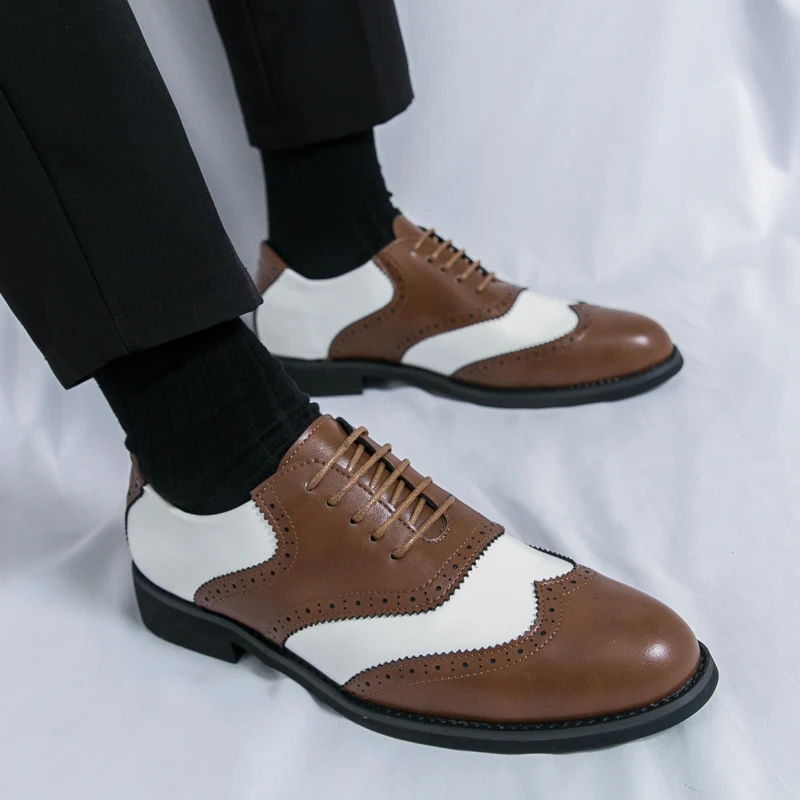 영국 남성 가죽 신발 화이트 브라운 비즈니스 캐주얼 브록 조각 레트로 드레스 신발