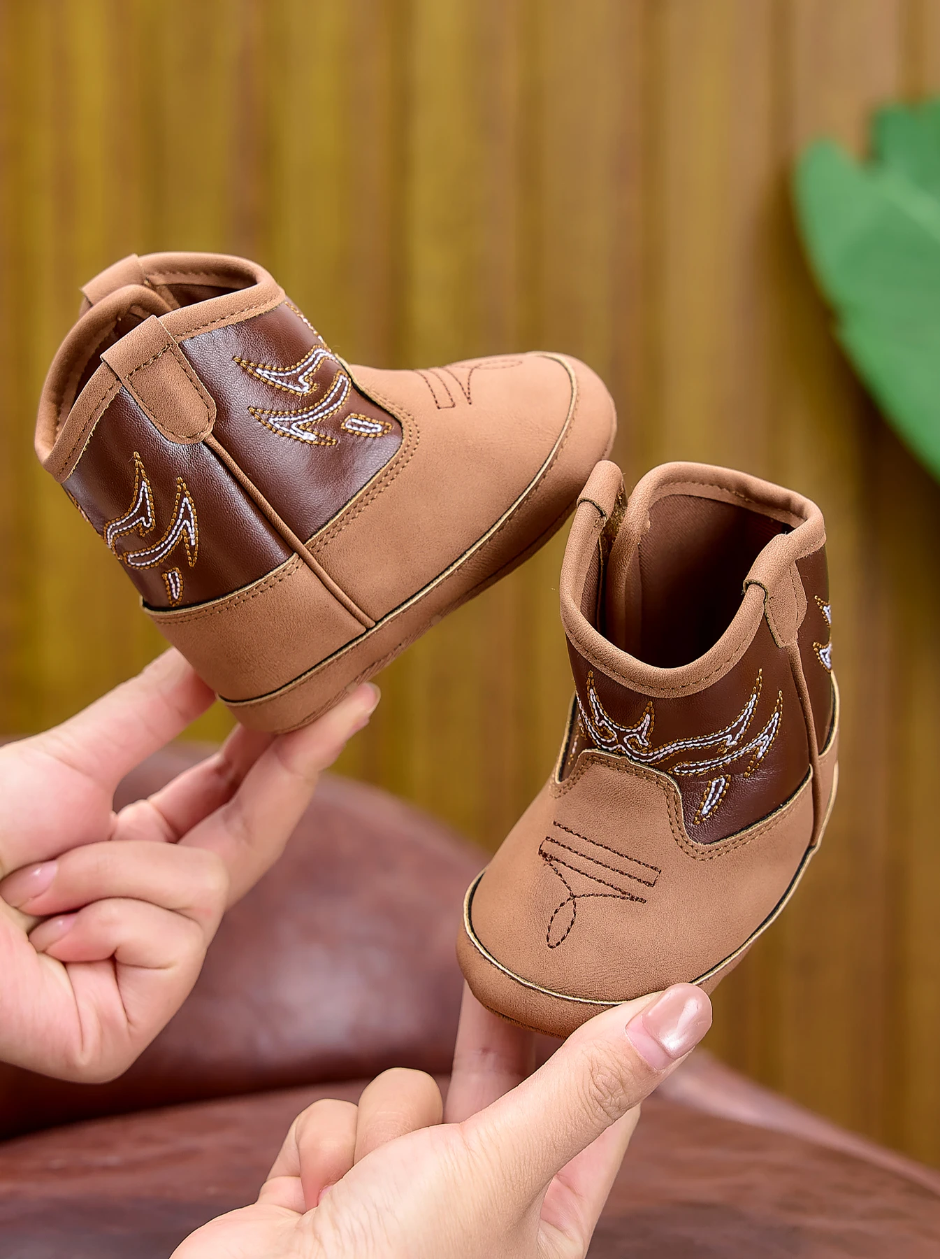 Vintage Farbblock-Stickerei Baby-Cowboystiefel 0-12 Monate Weichsohlige Anti-Kollisions-Laufschuhe für Neugeborene High-Top Kurze Stiefel – Detail 11