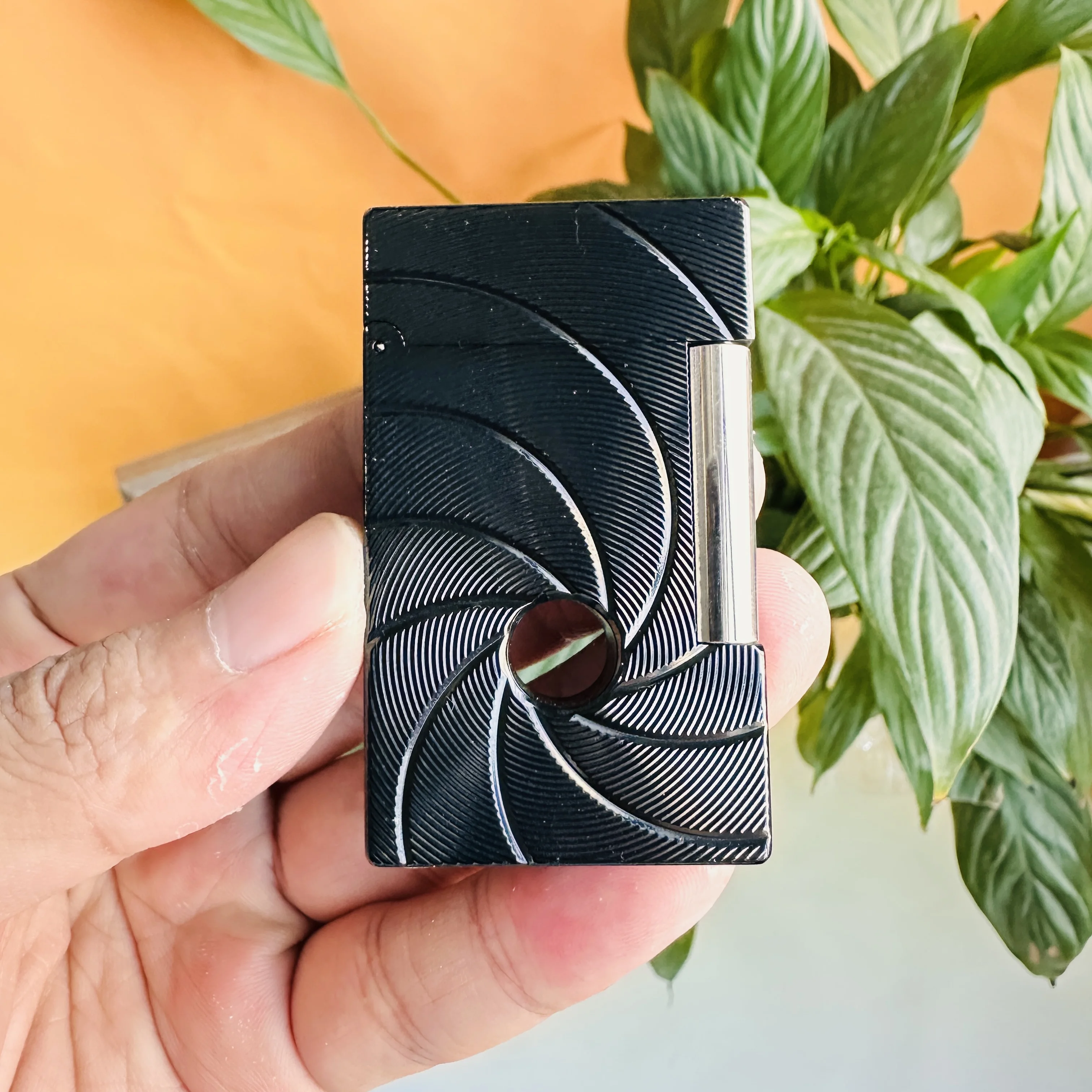 

Luxury custom lighter, 007 style, loud sound, men's gift, comes with a set of custom smoking accessories.