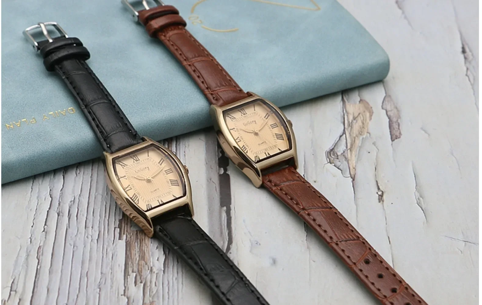 New Retro Wristwatches for Women Alloy Case High Quality Leather Strap Large Numerical Dial Waterproof Elegant Ladies Watch Gift