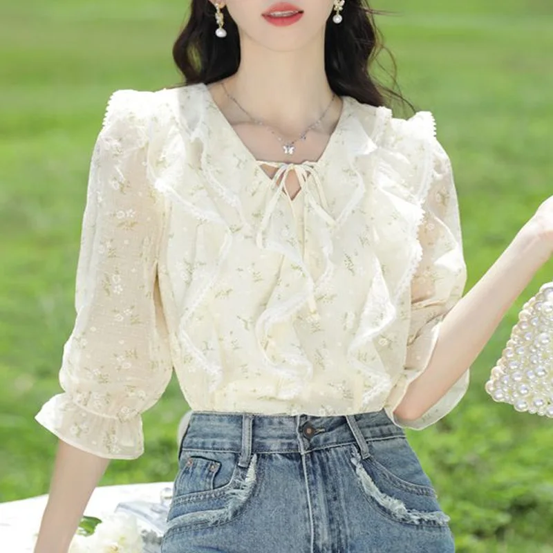 2023 New Summer Fashion French Floral 7/4 Sleeve V-neck Lace Up Ruffle Hem Loose Casual Sweet Age Reducing Women\'s Shirt