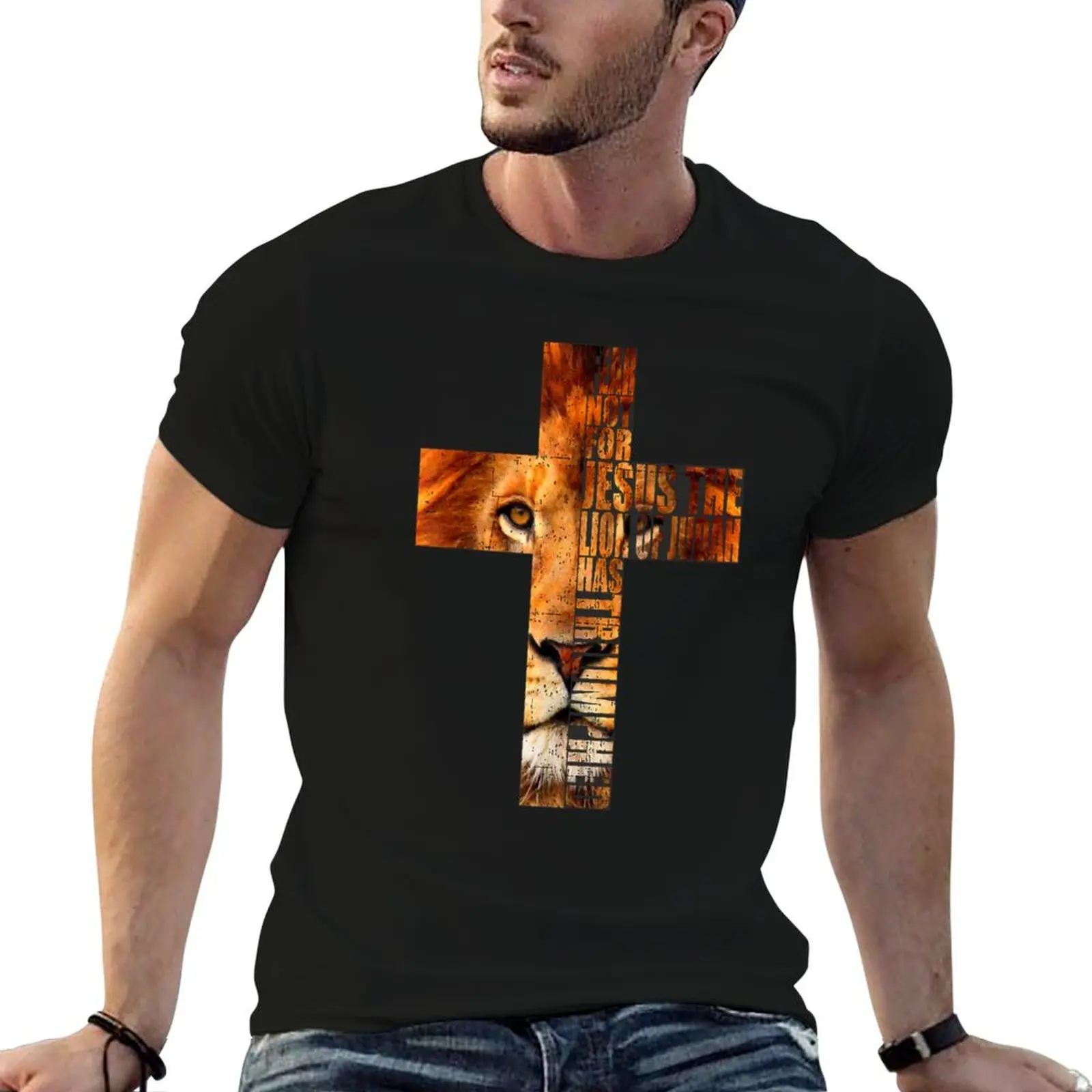

Lion of Judah Cross - Revelatiogift for man boy kids girl woman girlfriend boyfriend friends birthday T-Shirt
