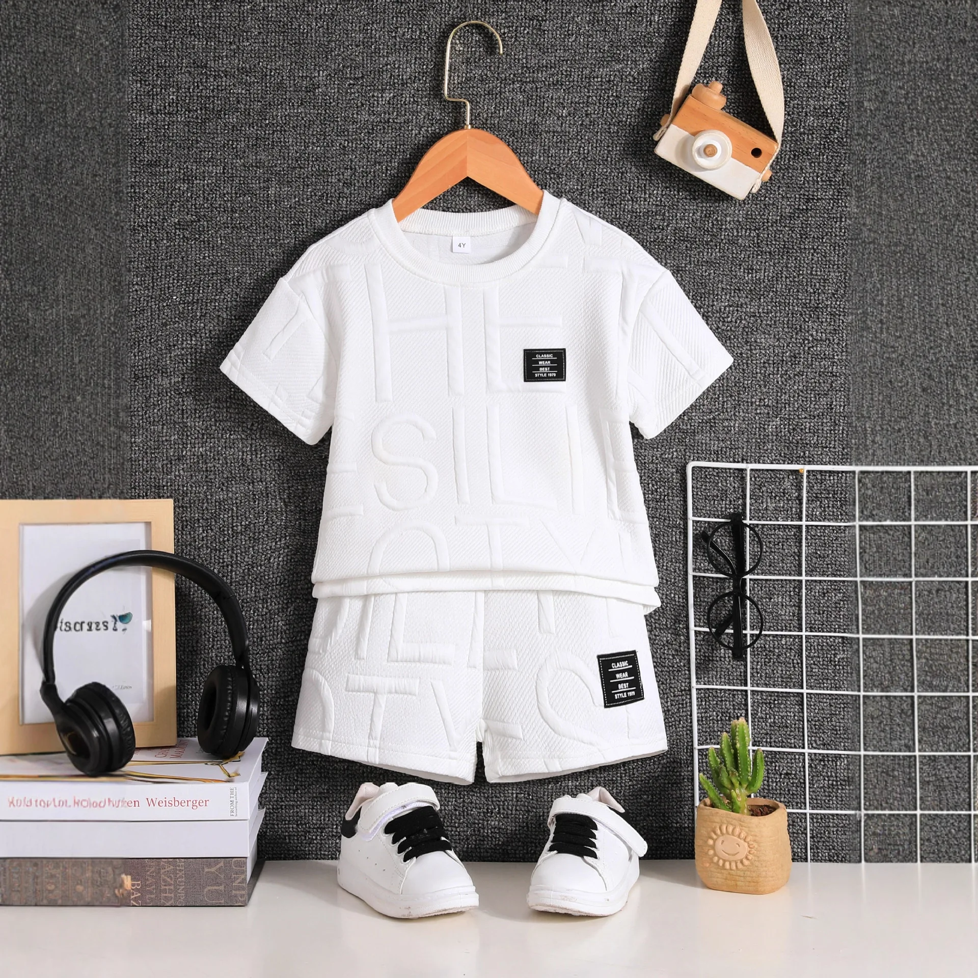 طقم كاجوال صيفي عصري للأولاد بنمط حروف ولون خالص، طراز مشمس وحيوي #5