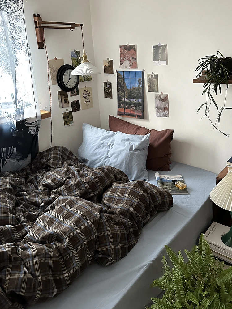 

Простой однотонный тканый комплект постельного белья из чистого хлопка: пододеяльник, простыня, наволочки (комплект из трех или четырех предметов)