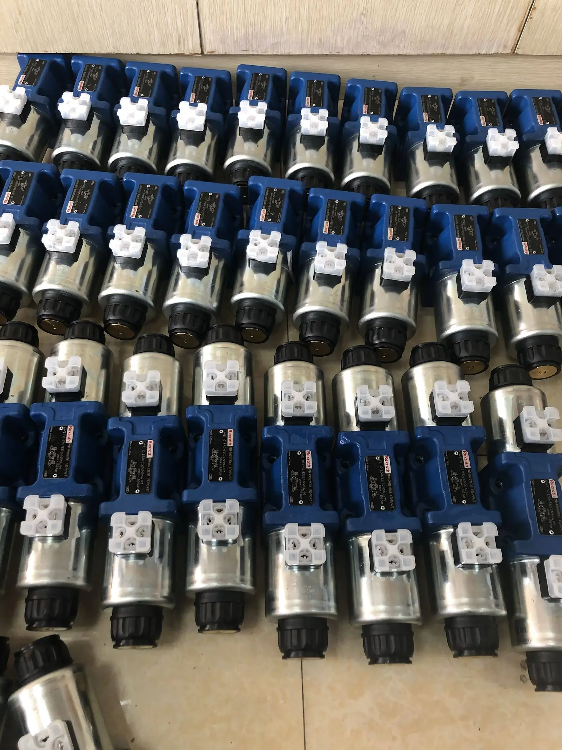 ORDER CODE R901278761 Model 4WE10E50/EG24N9K4/M Solenoid Directional Valve Original