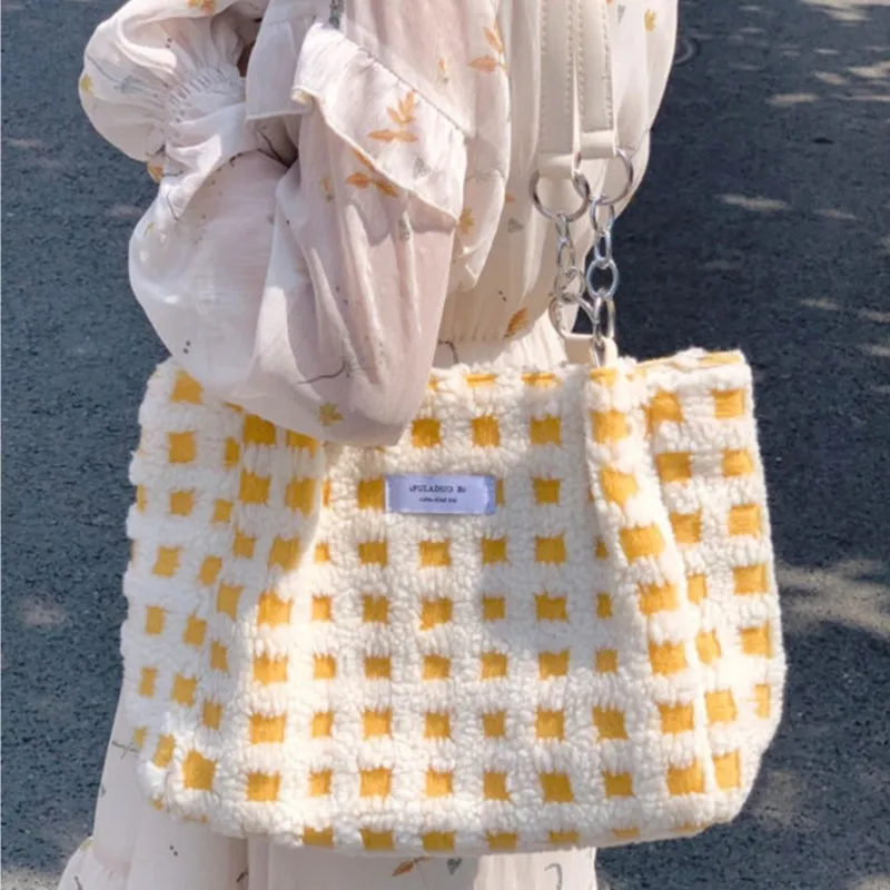 

JIAERDI милая клетчатая сумка-тоут, женская плюшевая сумка из овечьей шерсти, большая вместительная сумка на плечо, женская повседневная сумка подмышками, 2025