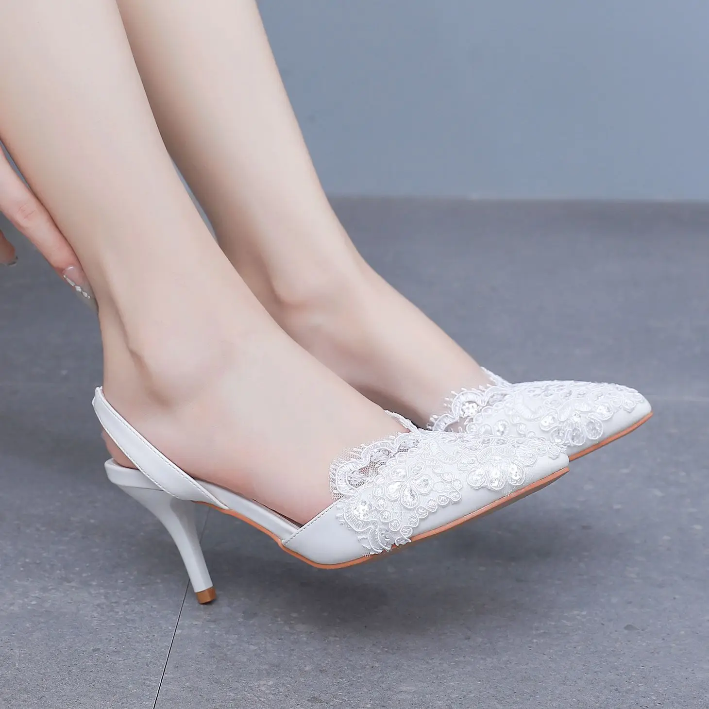 

Crystal Queen Slingback 7CM High Heels Luxury White Lace Sequin Wedding Shoes Quality Designer Elegant Streetwear Women Sandals