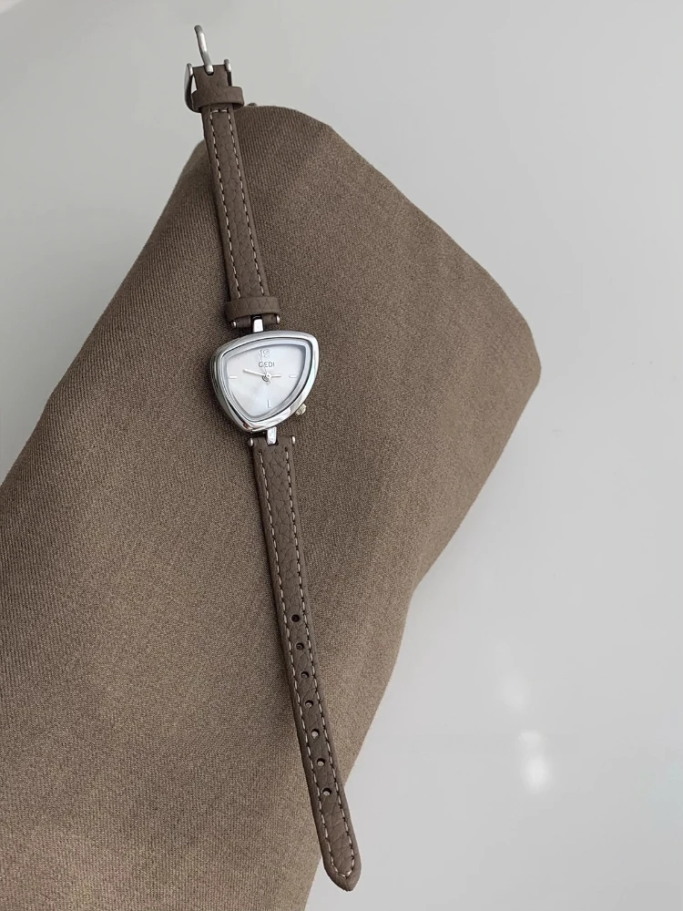 Women Quartz Watch Simple Gold Triangle Clock Stylish Waterproof Leather Delicate Personality Ladies Watch Luxury Reloj Mujer