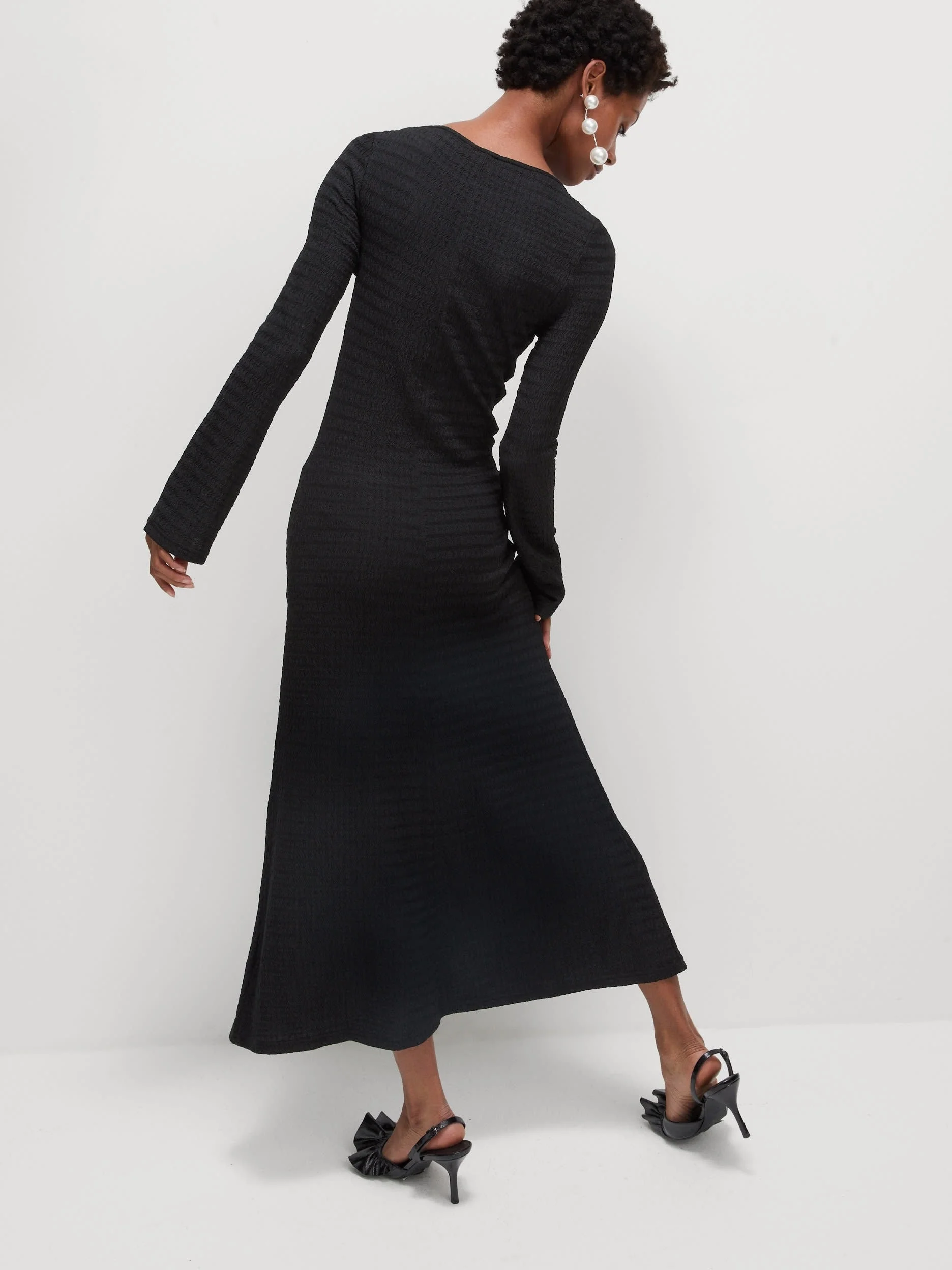 Retro style black round neck with flared sleeves, elegant temperament, textured fabric, feminine